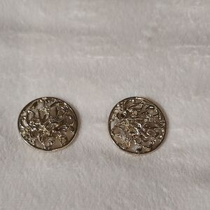 Elegant Gold Filigree Earrings